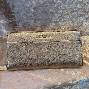 Michael Kors LIMITED EDITION clutch!